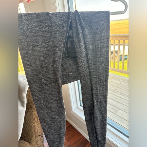 Lululemon Size 4 Leggings - Picture 2 of 3